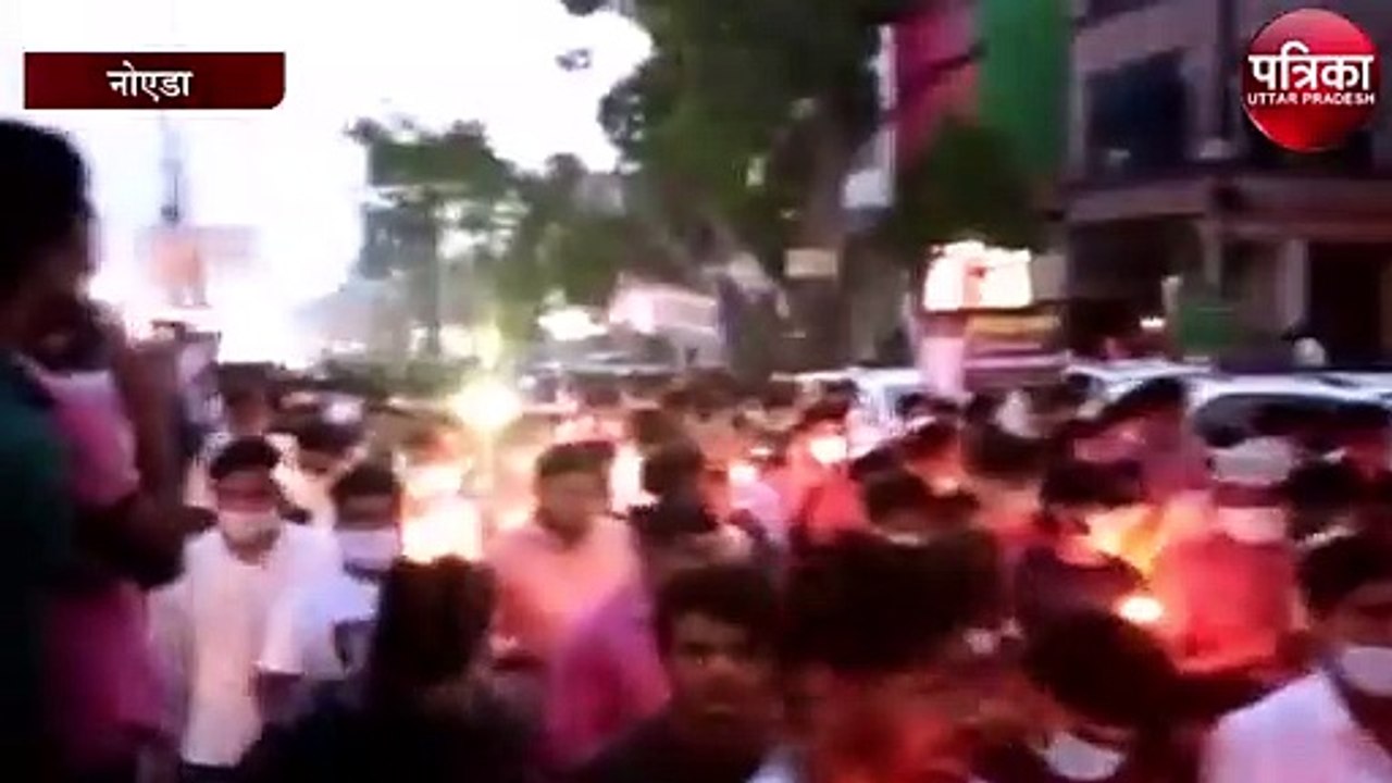 मासूम के हत्यारों को फांसी की मांग को लेकर सड़कों पर उतरा लोगों का हुजूम