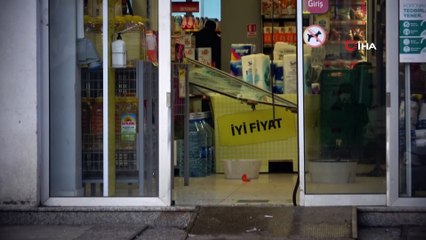 Film sahnelerini aratmayan kaçış kamerada... Seyir halindeki araca çarpıp, polis ekiplerini durdurdular