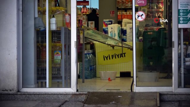 Film sahnelerini aratmayan kaçış kamerada... Seyir halindeki araca çarpıp, polis ekiplerini durdurdular