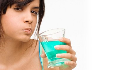 माउथवॉश का रोजाना इस्तेमाल करने से होते है ये भयानक नुकसान। Side Effects Of Using Mouthwash। Boldsky