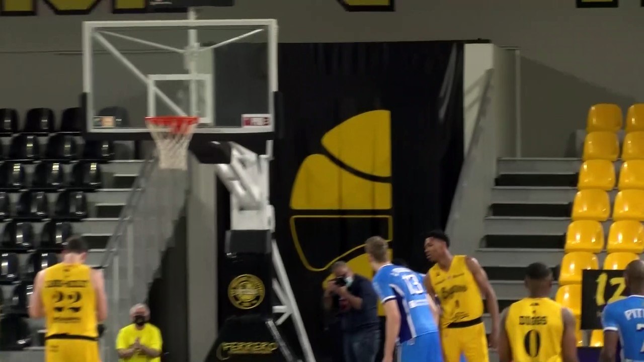 Jean-Michel Mipoka après la victoire de Fos Provence Basket contre Antibes