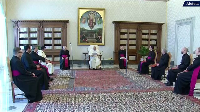 Prier pour les autres est la meilleure façon de les aimer , affirme le pape François