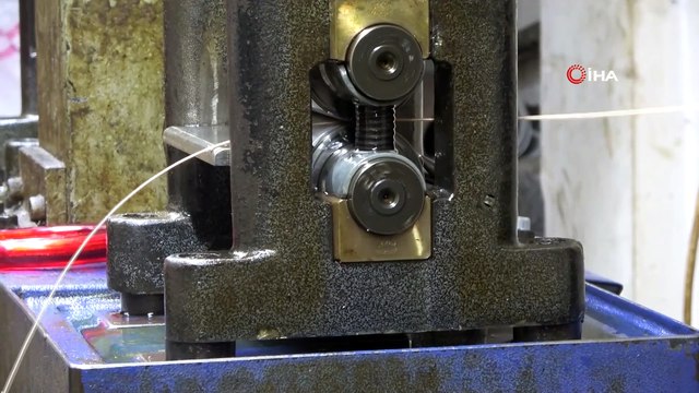 Avrupa’ya kadar açılan ve 40 yıla kadar ömrü olan Diyarbakır 'hasır' bileziği için usta yetişemiyor