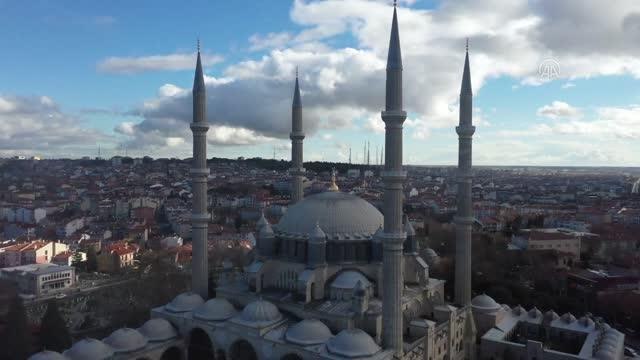 Son dakika haber: Selimiye Camisi'nde ramazan öncesi dezenfeksiyon, bahçesinde temizlik ve düzenleme çalışması yapıldı