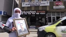 Çocukları dağa kaçırılan 2 aile, HDP binası önünde oturma eylemi yaptı