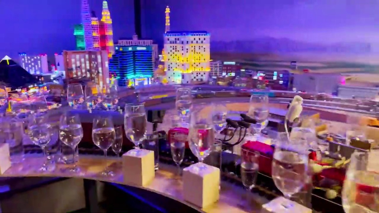 Record du monde officiel  : Fantastique medley de musique classique joué par un train