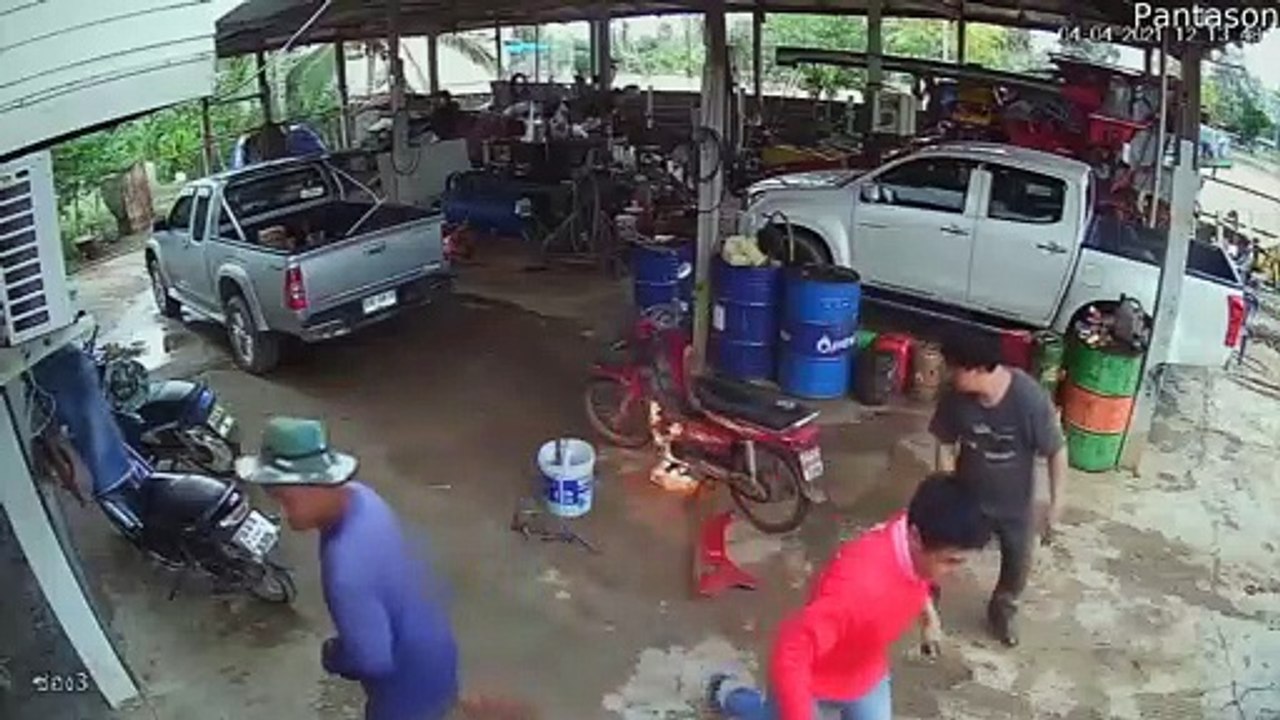 Motorcycle Bursts Into Flames in Mechanic Shop
