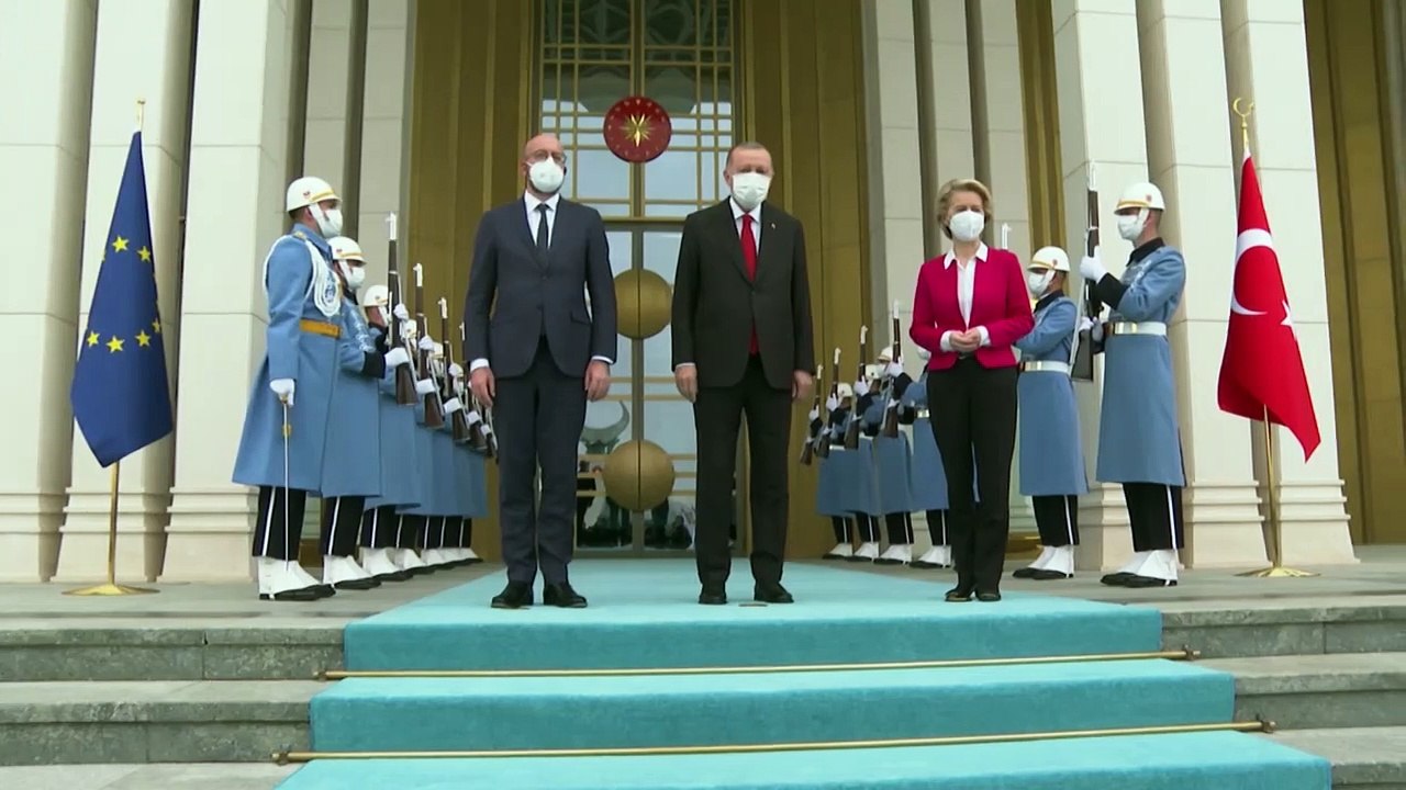 SofaGate: Von der Leyen muss bei Erdogan im Abseits sitzen