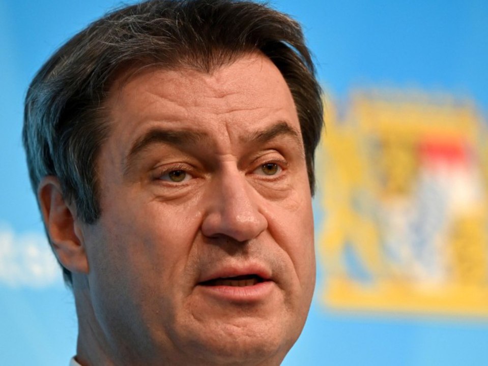 Söder unterschreibt Vertrag für Sputnik-Impfstoff
