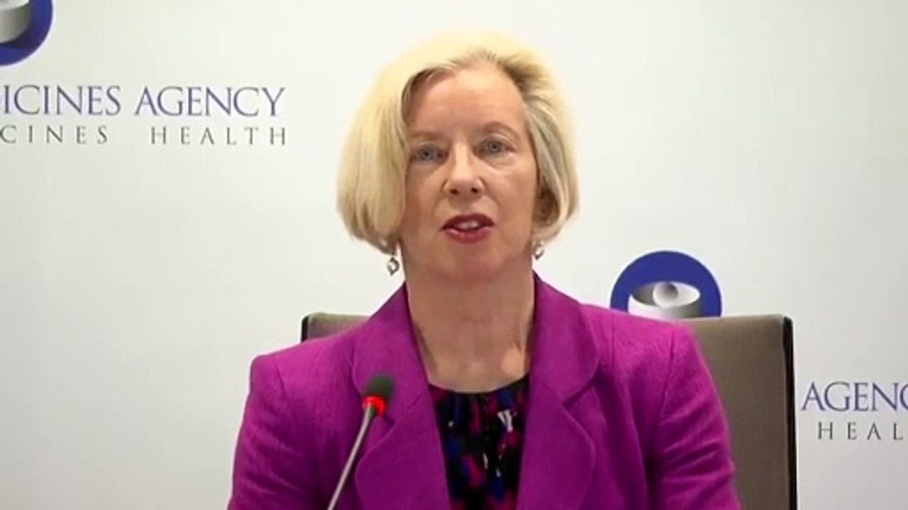 La EMA pide seguir vacunando con AstraZeneca pese al "posible" vínculo con las trombosis