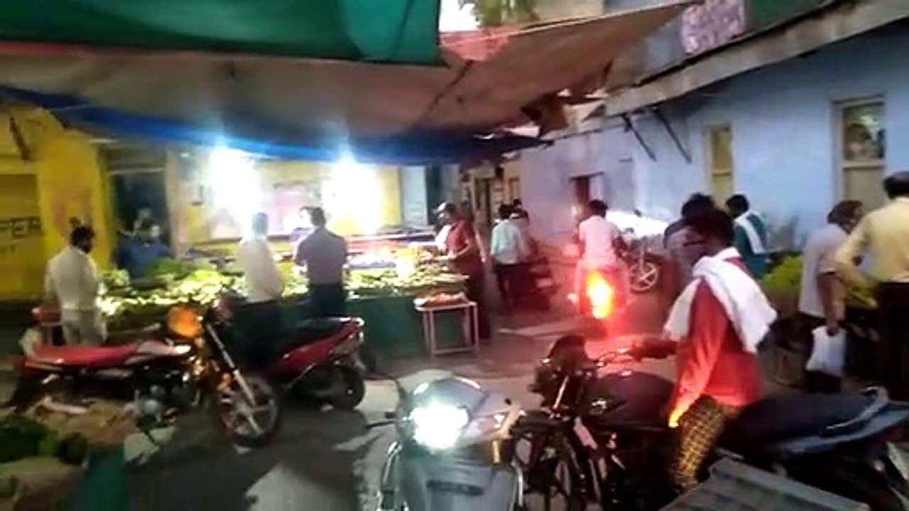 सोमवार या क्षेत्र में स्थित सब्जी मंडी में उमड़...