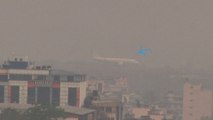 Népal: avions dans le brouillard et écoles fermées... Kathmandou suffoque sous la fumée des feux de forêts