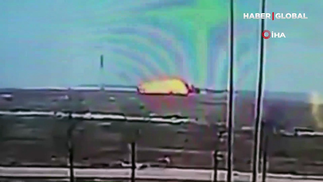 Bir pilotun şehit olduğu uçağın düşme anı kameraya böyle yansıdı