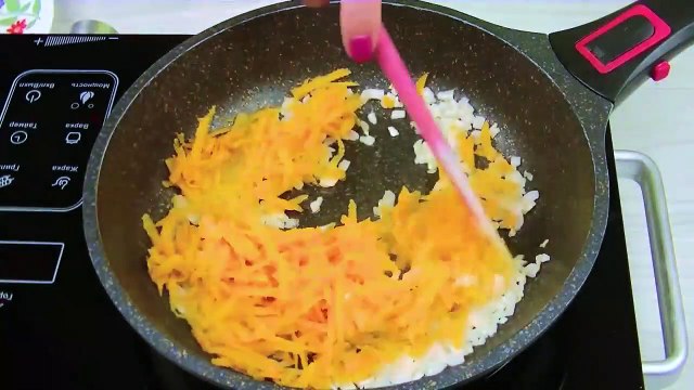 Кабачки с фаршем и рисом под сыром