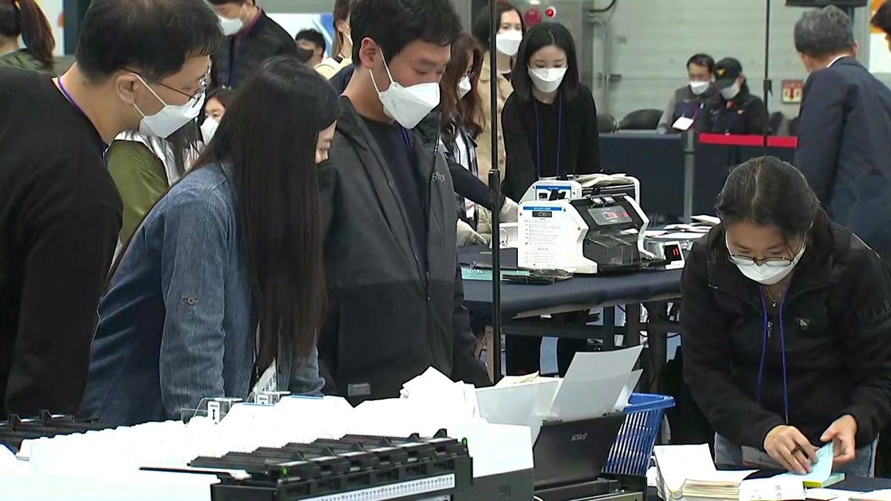 서울 잠정 투표율 58.2%...개표 작업 한창 / YTN