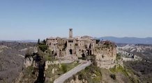 La histórica ciudad italiana Civita Di Bagnoregio, en peligro por la constante erosión