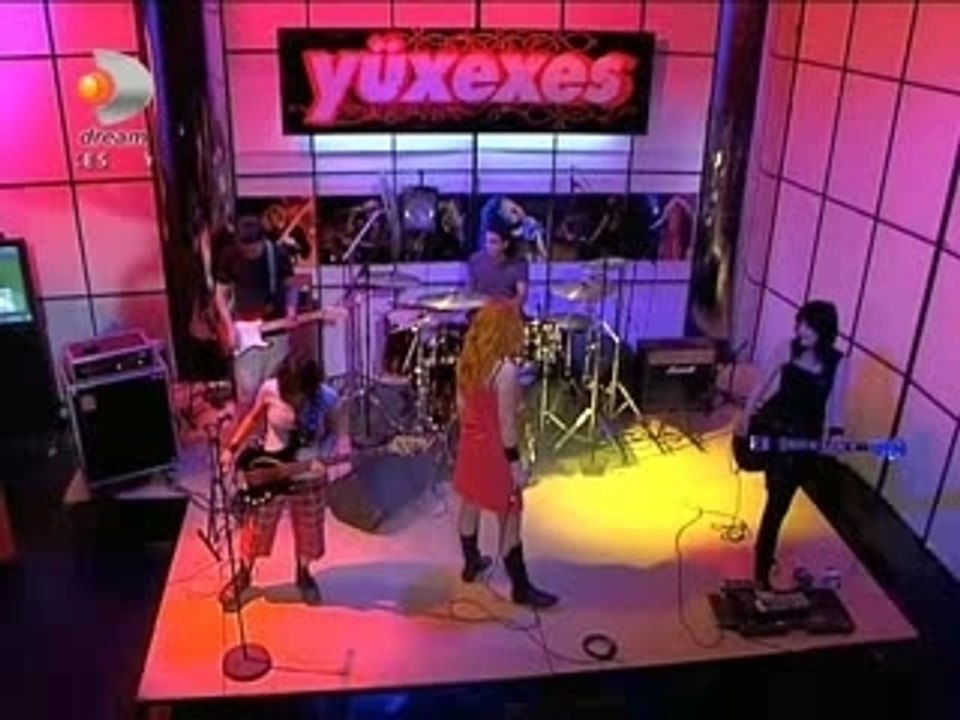 Aylin Aslım ve Tayfası - Senin Gibi (Yüxexes Live)