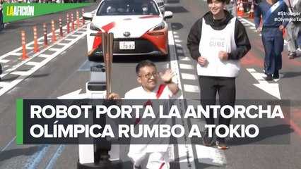 Robot ayuda a llevar antorcha olímpica de JJ.OO. de Tokio 2020