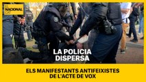 La policia dispersa els manifestants antifeixistes de l'acte de Vox