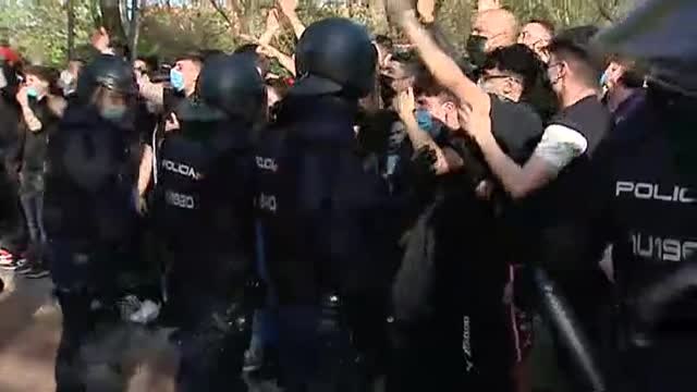 La ultraderecha enciende la mecha en Vallecas con un acto electoral polémico