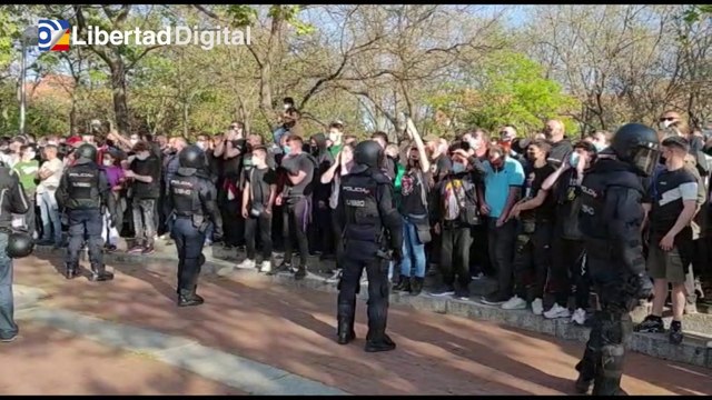 Varios grupos radicales impiden que pueda celebrarse el acto de Vox en Vallecas