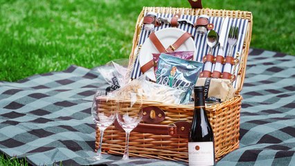 This Boston Hotel Is Ringing in Spring With a Wine-Filled Picnic and Luxury Stay