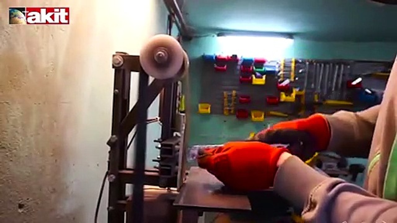 Bir parça paslı çelikten bıçak yapımı
