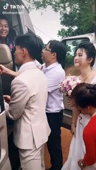 Chú rể hoá cô dâu: Khóc như mưa tiễn bố vợ sau khi đón dâu về