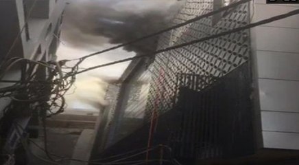 दिल्ली में दिलशाद गार्डन इंडस्ट्रियल एरिया की फैक्ट्री आग से धधकी,15 फायर टेंडर काबू पाने में जुटीं