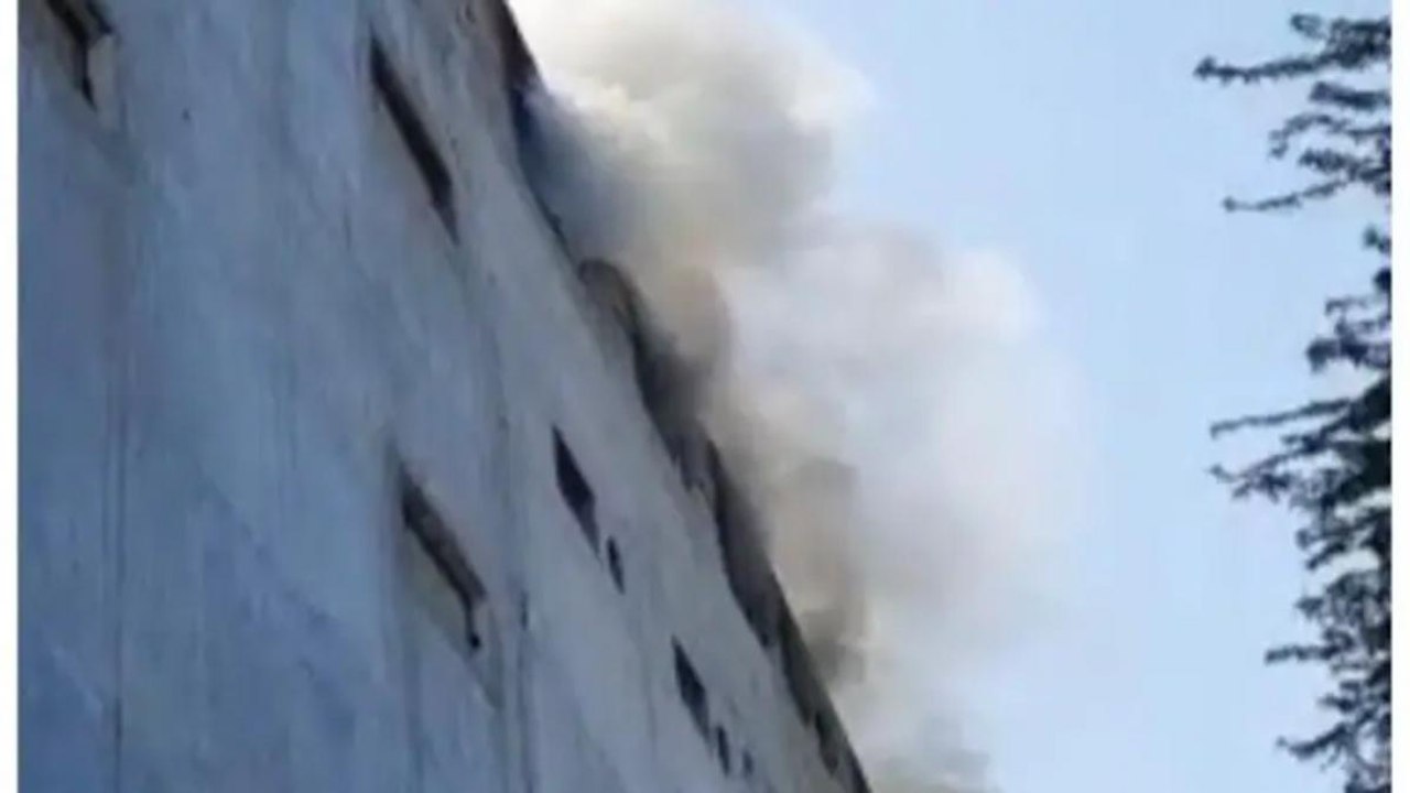 Fire in a factory in Delhi, 15 fire engines reached on spot