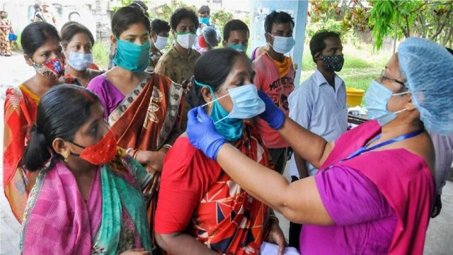 HC seeks response on use of masks during poll campaign