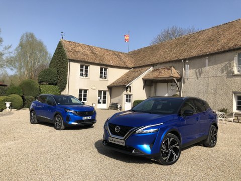 Comparatif - Nissan Qashqaï vs Peugeot 3008