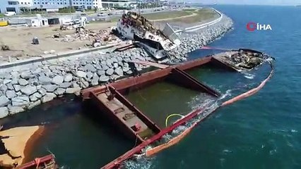 Zeytinburnu'nda karaya oturan geminin söküm işlemleri suyun altında yapılmaya başlandı}