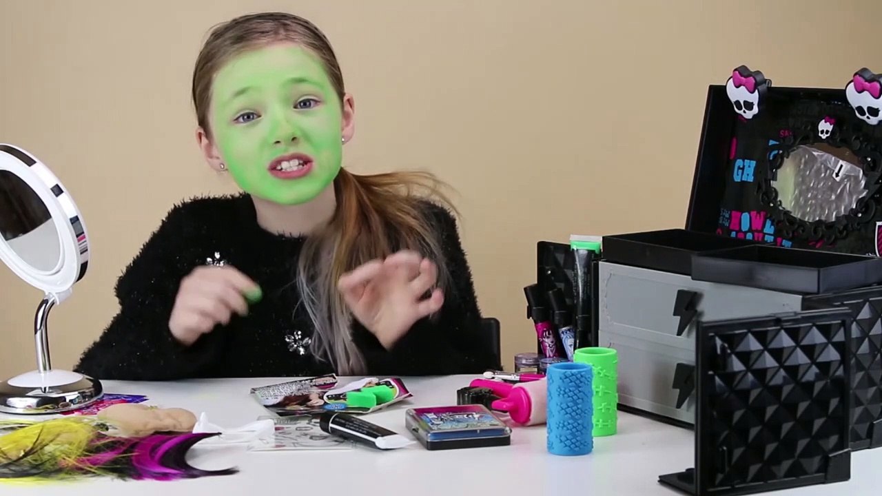 Monster High Makeup Tutorial With The Monster High Monsterfy Makeup Case | Unbox It