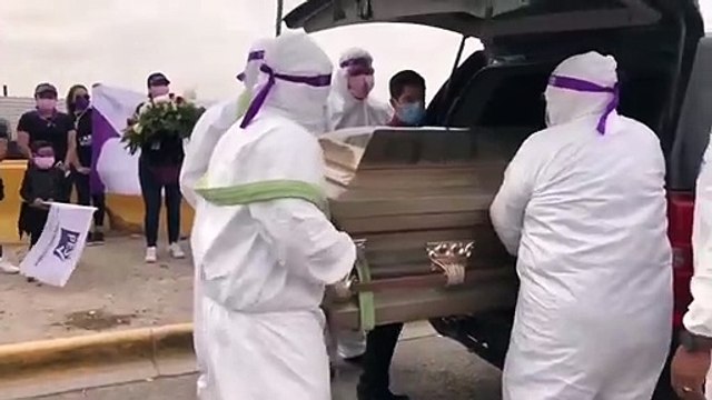 Elections régionales au Mexique: Un candidat lance sa campagne couché dans... un cercueil afin de souligner les milliers de décès causés par le Covid-19 - VIDEO