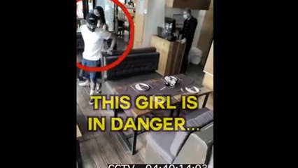 Đi cùng người yêu cô gái có hành động lạ, nhờ đó mà tự cứu mình