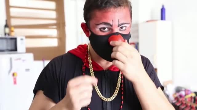 De psiquiatra a divertido bufón para acercarse a los más vulnerables en el barrio más castigado por la droga y la pobreza en el centro histórico de Sao Paulo