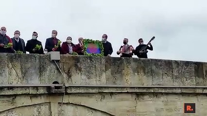 Dünya Romanlar Günü: Meriç'e çiçek bıraktılar