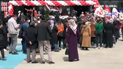 Sivas'ta market açılışında indirim izdihamı! Valilik tarafından faaliyeti durduruldu