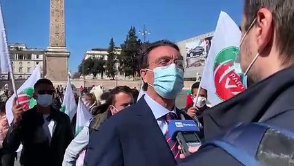 Roma, la protesta di autonomi e partite Iva contro le chiusure