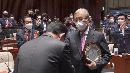 김종인 비대위원장 퇴임..."국민이 준 값진 승리...개혁 고삐 조여야" / YTN