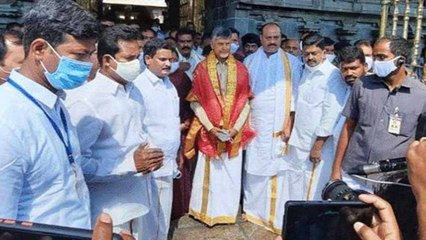 #TirupathiBypoll : Chandrababu Visits Tirumala Temple తిరుమలలో చంద్రబాబు ఆసక్తికర వ్యాఖ్యలు!!