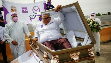 İlginç seçim kampanyası! Bir anda tabuttan çıkarak seçmenden oy istedi