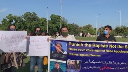 Feministas paquistaníes no aceptan las excusas de Imran Khan sobre el velo