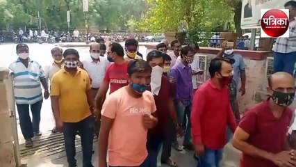 VIDEO : साहब, काम नहीं चलेगा तो कैसे चलाएंगे घर और कैसे चुकाएंगे लोन की किश्तें