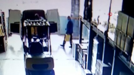 Kalp krizi geçiren şahsın ölüm anı kamerada