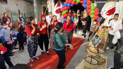 Romanlar günlerini oynayarak kutladı