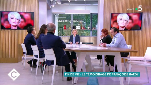 Françoise Hardy a témoigné dans C à vous sur l'euthanasie le 8 avril 2021, alors qu'une proposition de loi sur la fin de vie est débattue à l'Assemblé nationale.