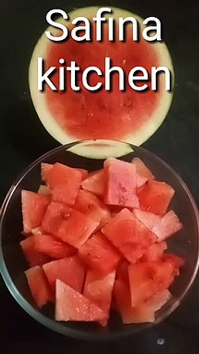 बिना बीज निकालें सिर्फ 2 मिनट में तरबूज का जूस #Shorts #Watermelon juice #Summer drink by Safina kitchen
