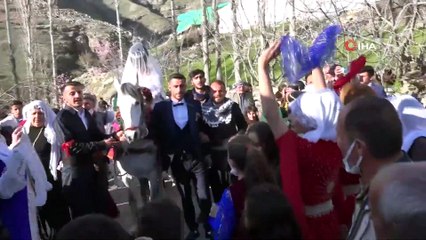 Unutulmaya Yüz Tutan Geleneği Yaşatılıyor...Gelini Ata Bindirip Damat Evine Götürdüler
